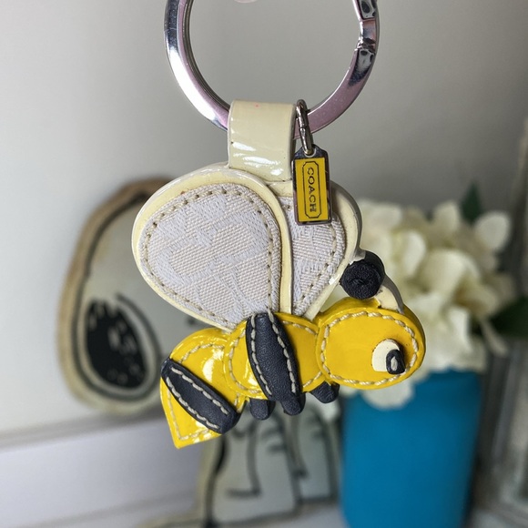 Coach bumblebee key ring fob - Picture 5 of 7
